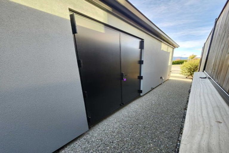 Photo of property in 39 Jack Hanley Drive, Jacks Point, Queenstown, 9371