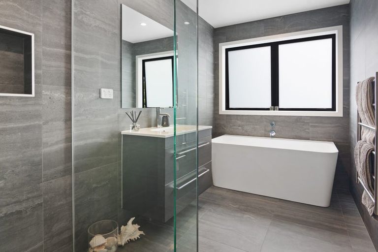 Photo of property in 9 Koiora Lane, Long Bay, Auckland, 0630