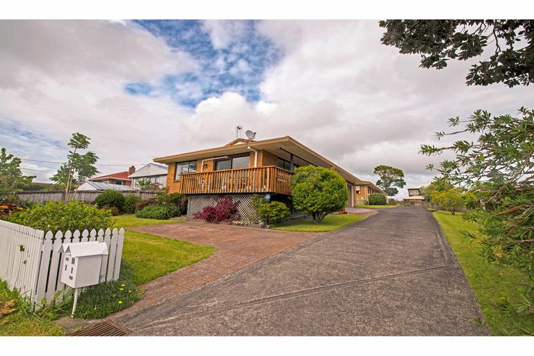 Photo of property in 1/55 Colwill Road, Massey, Auckland, 0614