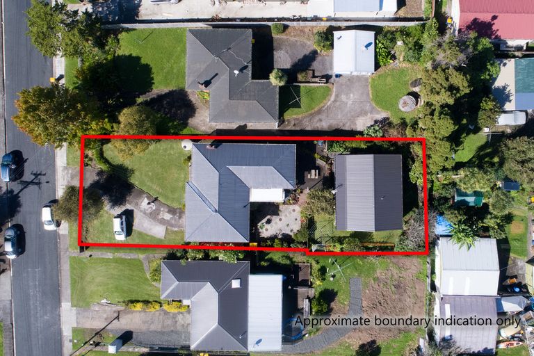Photo of property in 16 Kereru Street, Henderson, Auckland, 0612