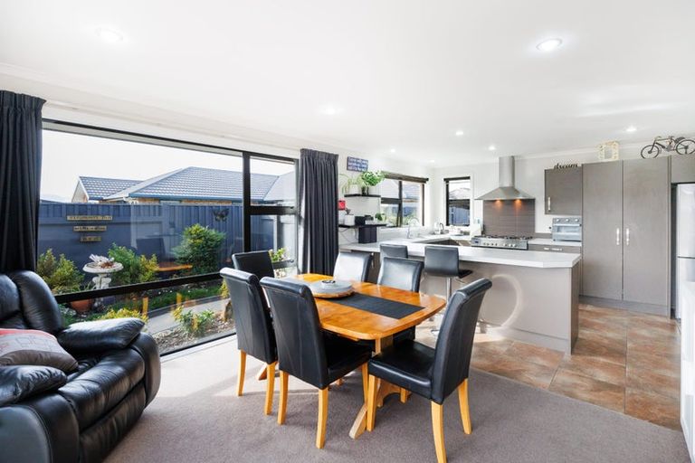 Photo of property in 12 Lorenzo Place, Kelvin Grove, Palmerston North, 4414