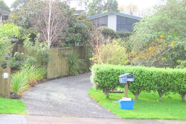 Photo of property in 81 Rosario Crescent, Red Beach, 0932