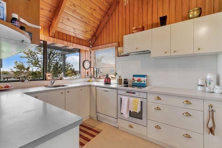 Photo of property in 2/13 Nimrod Place, Half Moon Bay, Auckland, 2012