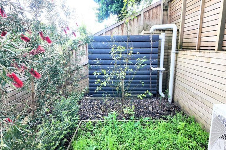 Photo of property in 44d Cyclarama Crescent, Massey, Auckland, 0614