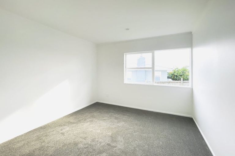 Photo of property in 18a Sylvan Crescent, Te Atatu South, Auckland, 0610