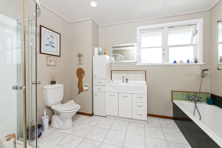 Photo of property in 16 Kereru Street, Henderson, Auckland, 0612