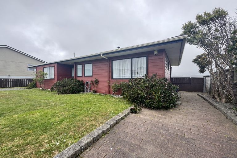 Photo of property in 16 Cathie Place, Karori, Wellington, 6012