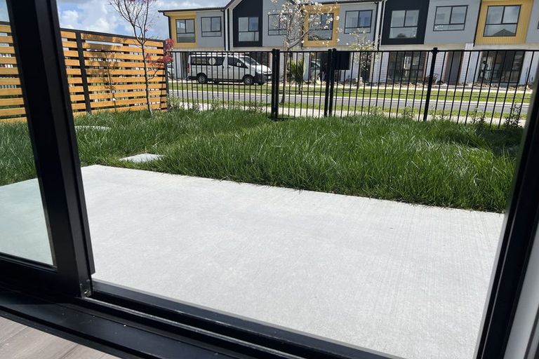 Photo of property in 74 Papatupu Way, Kumeu, 0810