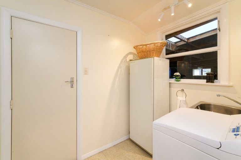 Photo of property in 14 Innes Place, Roslyn, Palmerston North, 4414