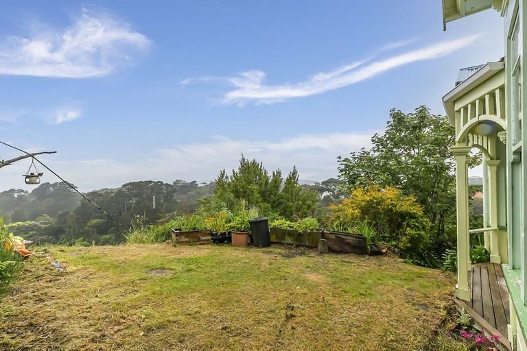 Photo of property in 39 Garden Road, Northland, Wellington, 6012