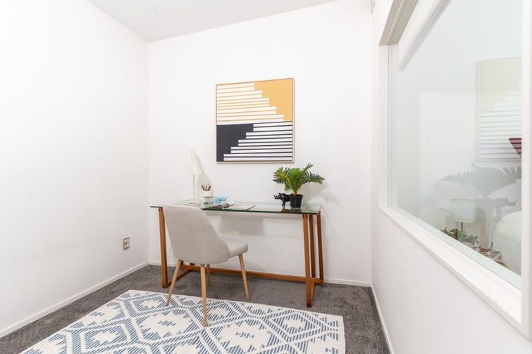 Photo of property in 10 Saddleback Grove, Karori, Wellington, 6012