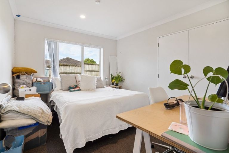 Photo of property in 4 Guinness Place, Massey, Auckland, 0614