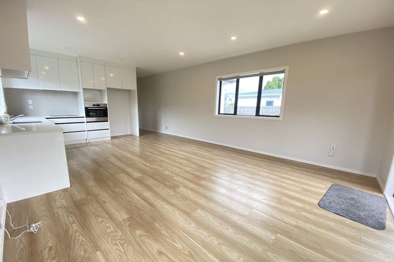 Photo of property in 5 Tawa Road, Te Atatu Peninsula, Auckland, 0610