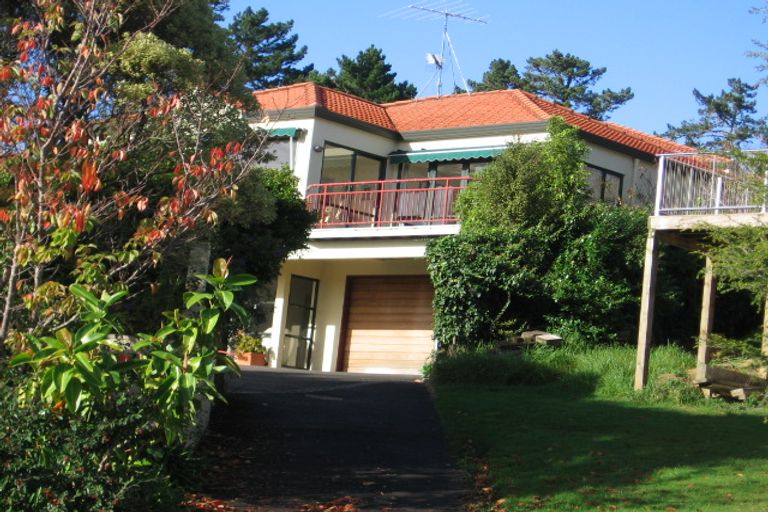 Photo of property in 2/5a Galaxy Drive, Mairangi Bay, Auckland, 0630