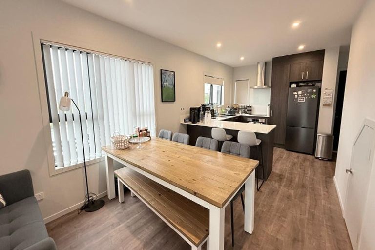 Photo of property in 106 Te Oneroa Way, Long Bay, Auckland, 0630