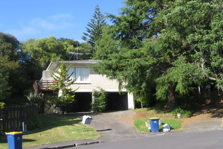 Photo of property in 1/12a Ondine Place, Glenfield, Auckland, 0629