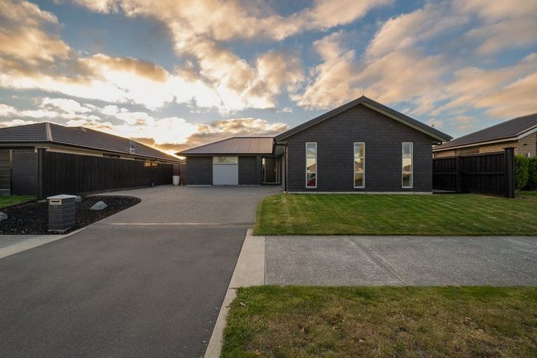 Photo of property in 33 Northmoor Boulevard, Rolleston, 7615