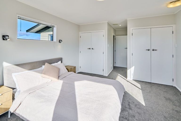 Photo of property in 18 Eastview Grove, Normandale, Lower Hutt, 5010