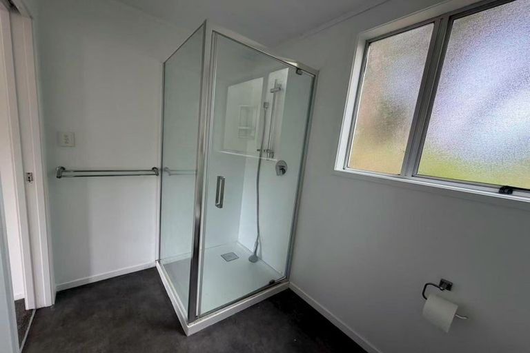 Photo of property in 646 Waitakere Road, Kumeu, 0891