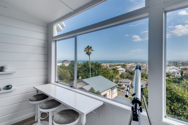 Photo of property in 30 Colenso Avenue, Hospital Hill, Napier, 4110