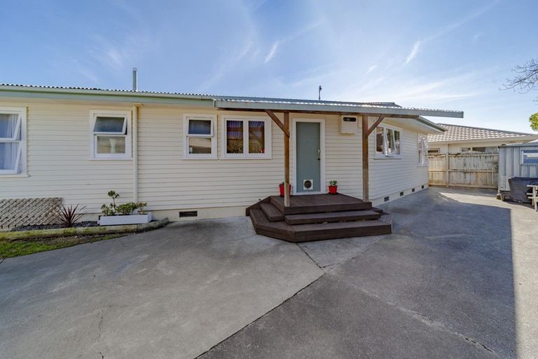 Photo of property in 74 Meeanee Road, Taradale, Napier, 4112