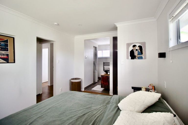 Photo of property in 5 Ngatoa Place, Glenfield, Auckland, 0629