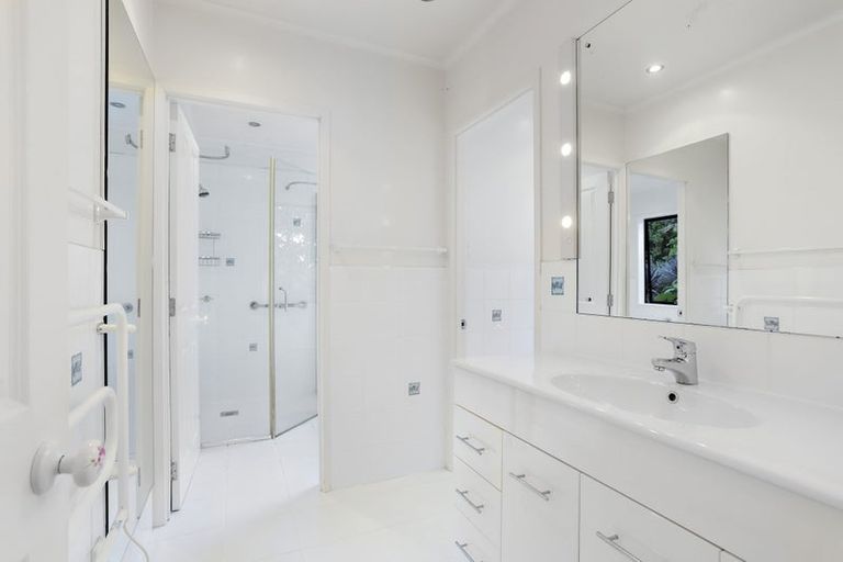 Photo of property in 22 Grendon Road, Titirangi, Auckland, 0604