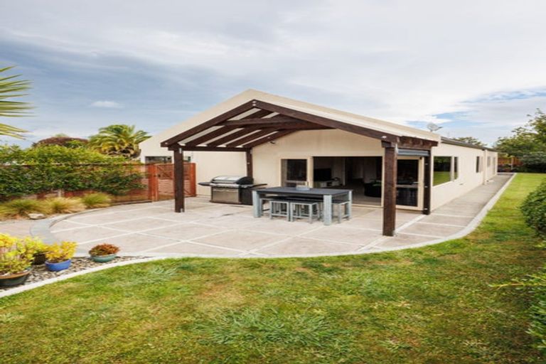 Photo of property in 19 Rothesay Place, Highbury, Palmerston North, 4412