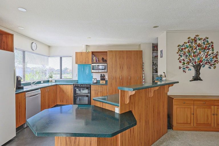 Photo of property in 102 Church Road, Taradale, Napier, 4112