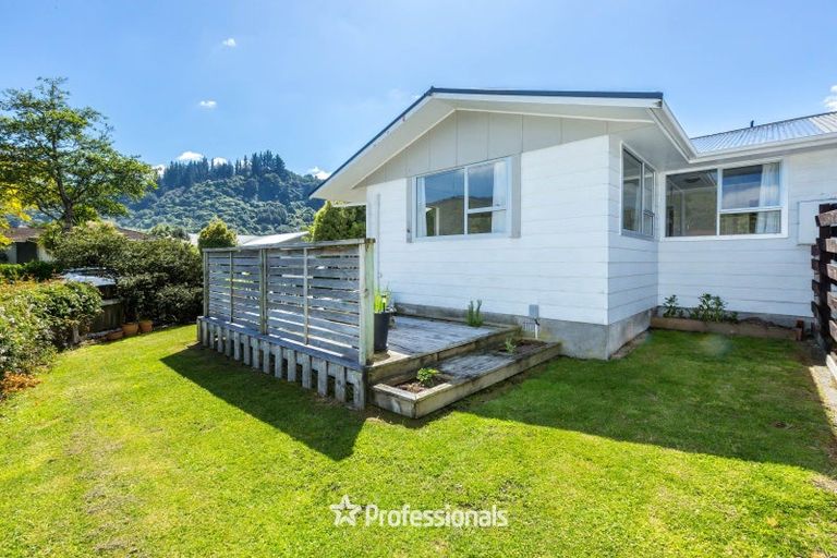 Photo of property in 1/56 Gemstone Drive, Birchville, Upper Hutt, 5018