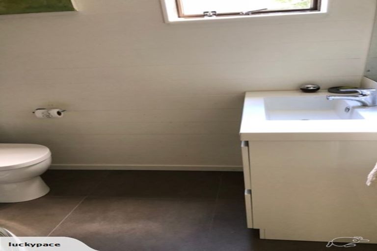 Photo of property in 2/99 Konini Road, Titirangi, Auckland, 0604