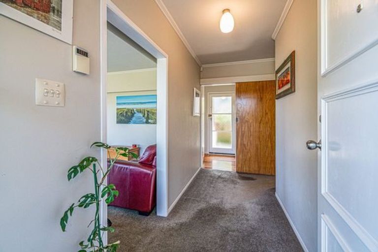 Photo of property in 40 Divich Avenue, Te Atatu South, Auckland, 0610