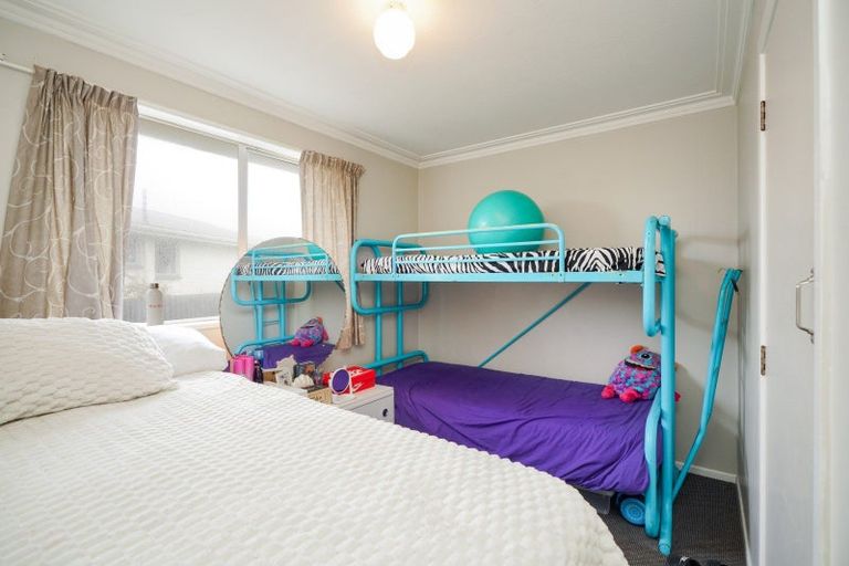 Photo of property in 2 Burns Street, Kew, Invercargill, 9812