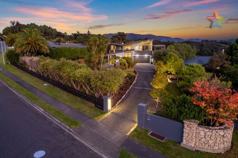 Photo of property in 22 Mount Marua Drive, Timberlea, Upper Hutt, 5018