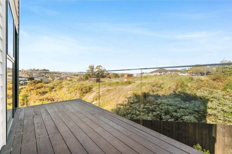 Photo of property in 5 Liban Place, Massey, Auckland, 0614