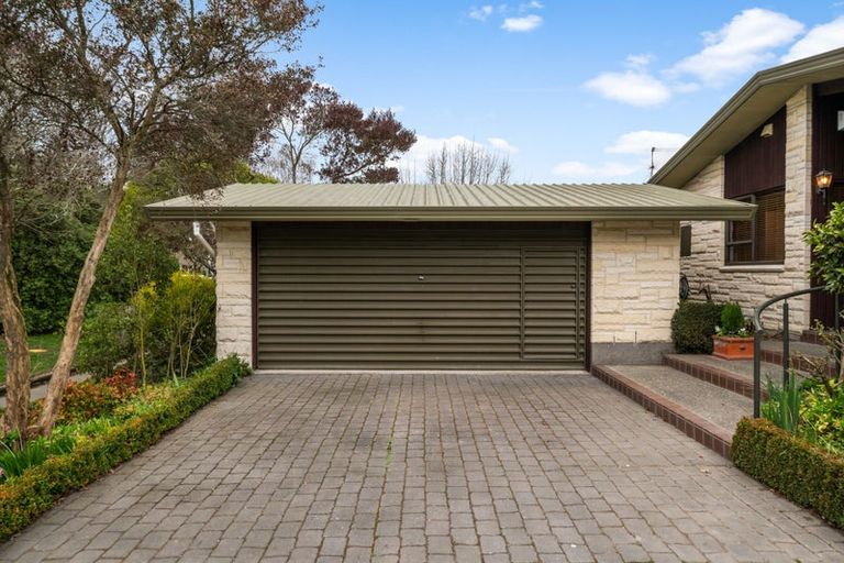 Photo of property in 30 Kingham Place, Avonhead, Christchurch, 8042