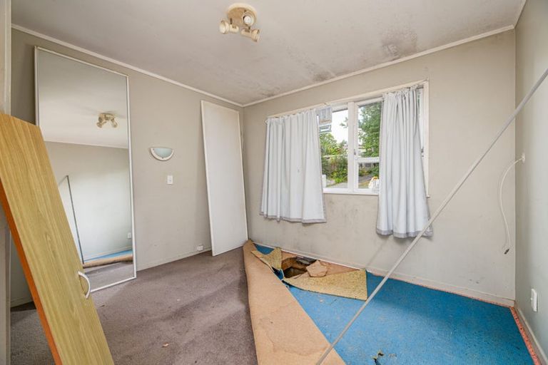 Photo of property in 1/2 Kashmir Road, Glen Eden, Auckland, 0602