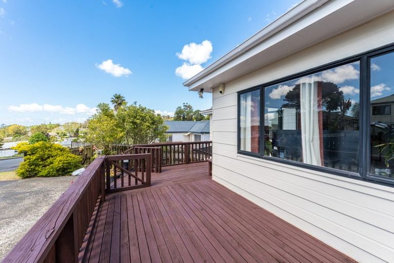 Photo of property in 3 Loughanure Place, Massey, Auckland, 0614