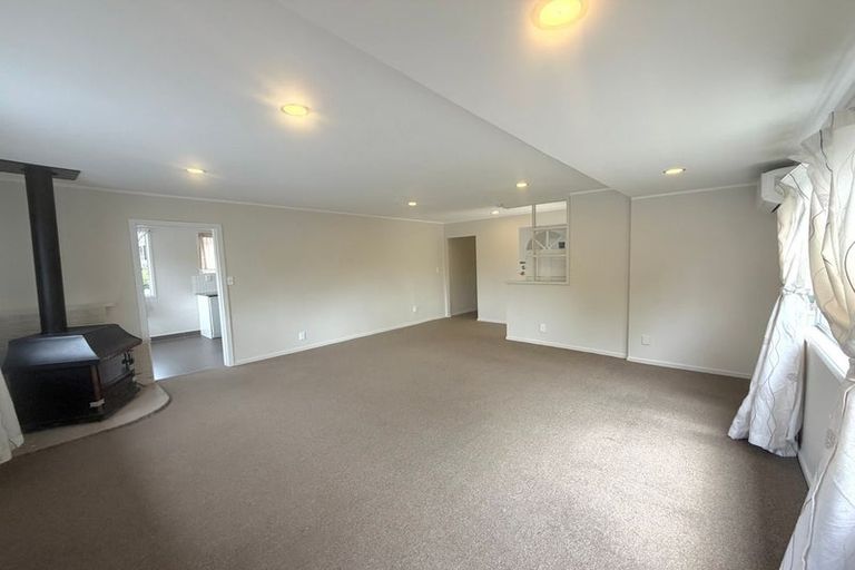 Photo of property in 39 Onedin Place, Titirangi, Auckland, 0604