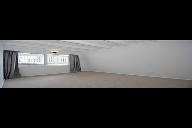 Photo of property in 18 Edgerton Road, Te Atatu Peninsula, Auckland, 0610