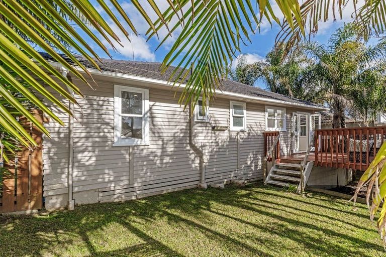 Photo of property in 31 Tiraumea Drive, Pakuranga, Auckland, 2010