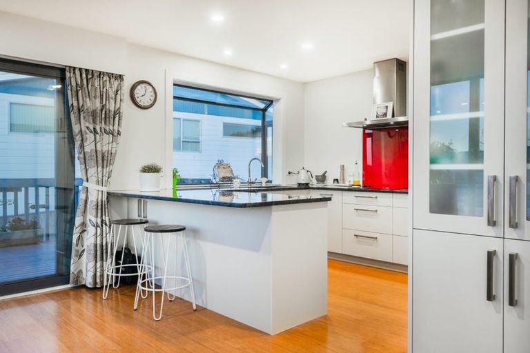 Photo of property in 6 Ettrick Grove, Papakowhai, Porirua, 5024