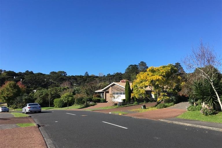 Photo of property in 10 Woodfern Crescent, Titirangi, Auckland, 0604