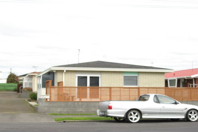 Photo of property in 1/10 Karamu Street, Strandon, New Plymouth, 4312