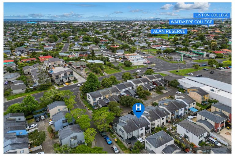 Photo of property in 35 Rakich Place, Henderson, Auckland, 0612