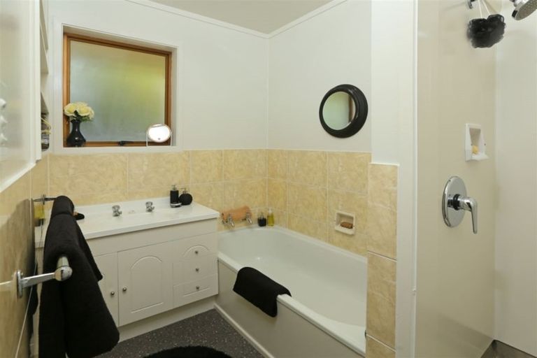 Photo of property in 2/201 Henderson Valley Road, Henderson, Auckland, 0612