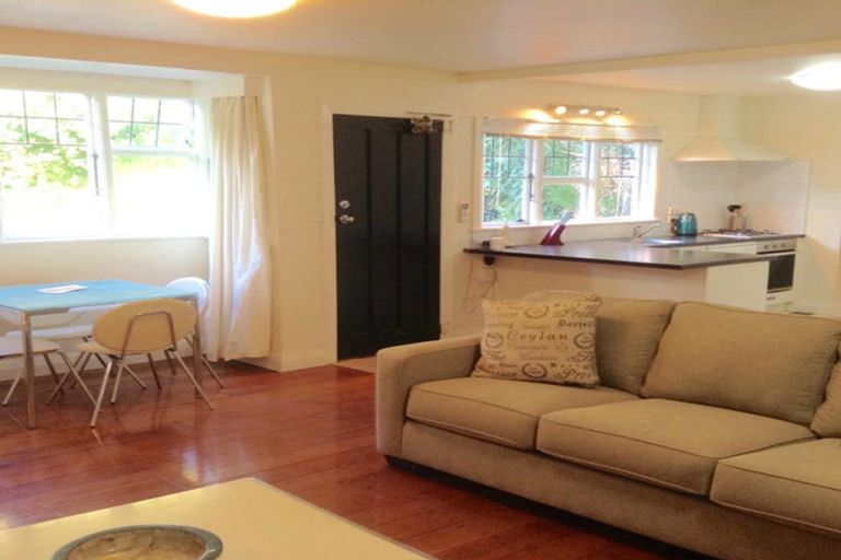 Photo of property in 2b Wilkinson Street, Oriental Bay, Wellington, 6011