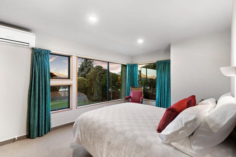 Photo of property in 4 Peregrine Place, Queenstown, 9300