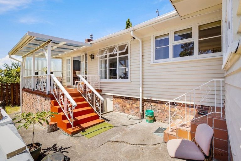 Photo of property in 48 Fairmount Road, Titirangi, Auckland, 0604