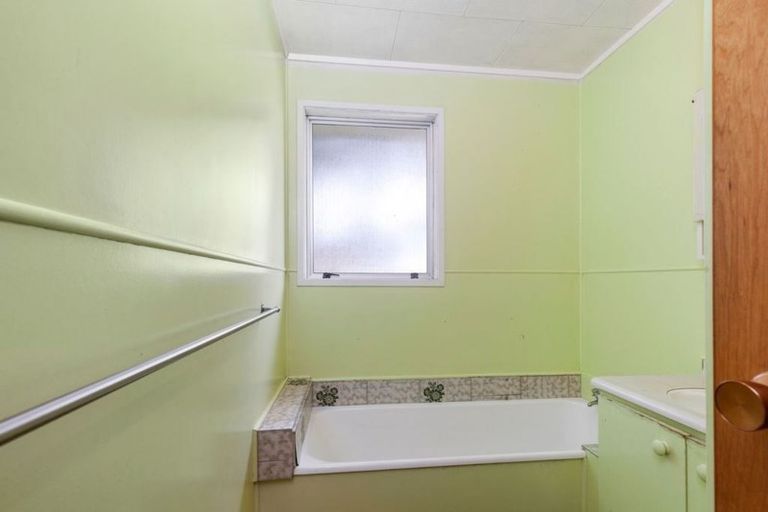 Photo of property in 5 Topliss Drive, Northcross, Auckland, 0632